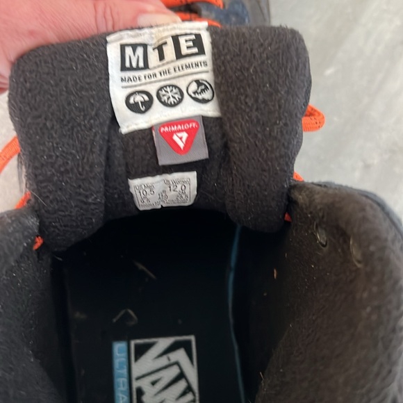 Vans Waterproof Hiking Shoes - Picture 4 of 4